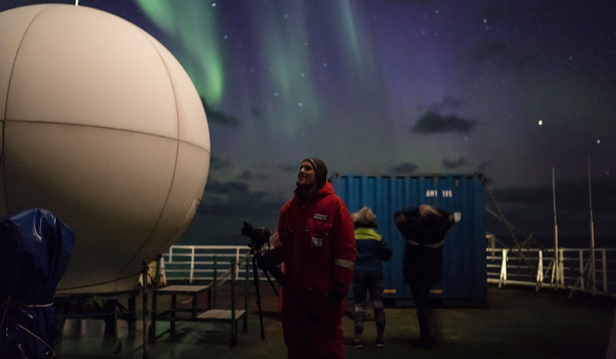 Polarlichter über dem Nordpolarmeer